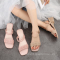 2021 Sommer Beach Garden Fashion Sandalen für Frauen Designerschuhe Anti-Schlupf-Sandalen für Frauen mit mittlerer Haell Sandalen